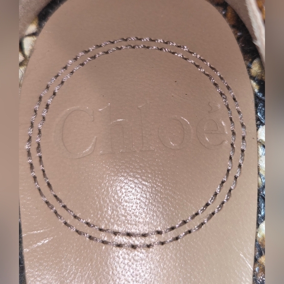 CHLOÉ LAURENA SNAKE EMBOSSED SCALLOPED FLATS. - Picture 9 of 10